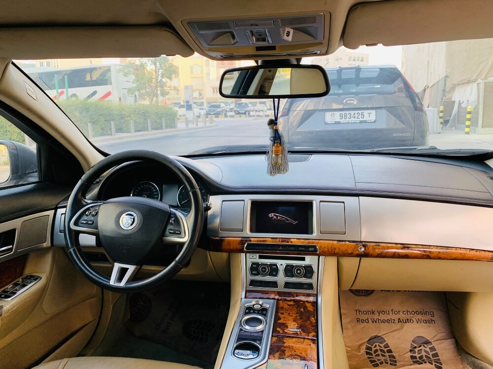 Jaguar XF - 4