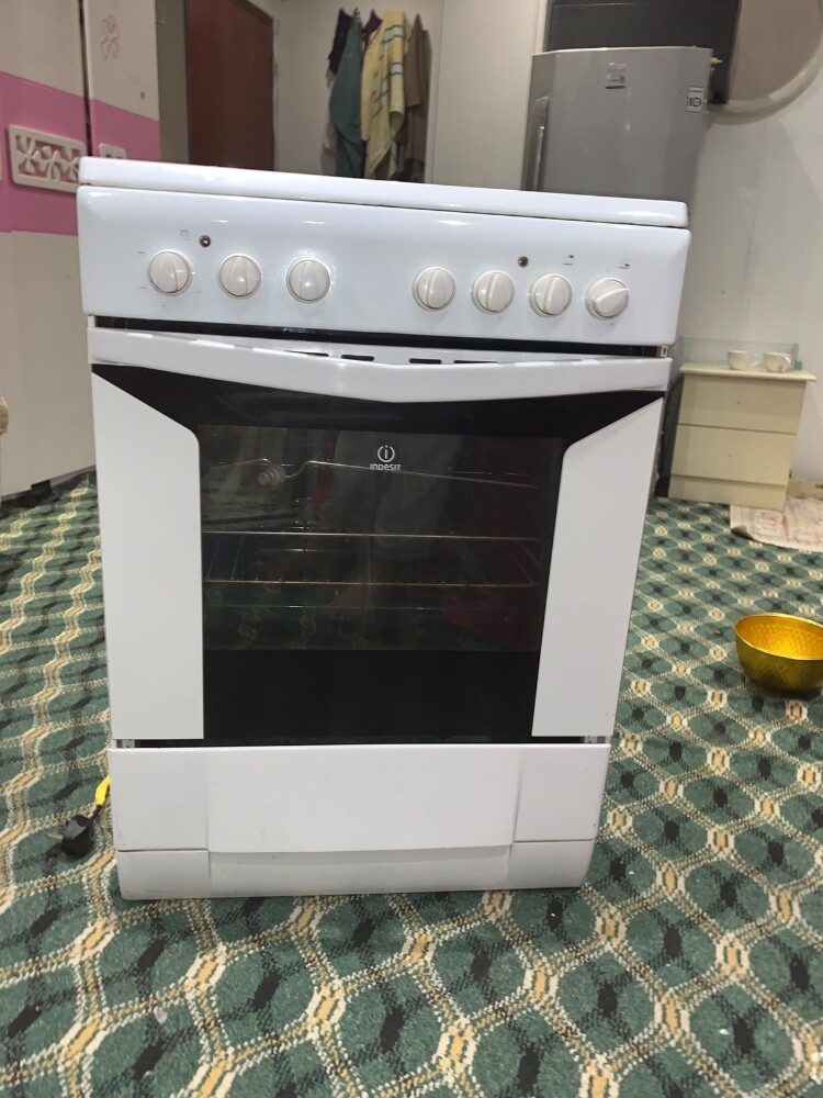 Indesit free standing cooker - 2