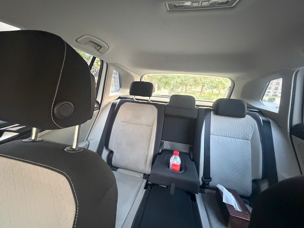 2L Volkswagen Tiguan 2017 - - 5