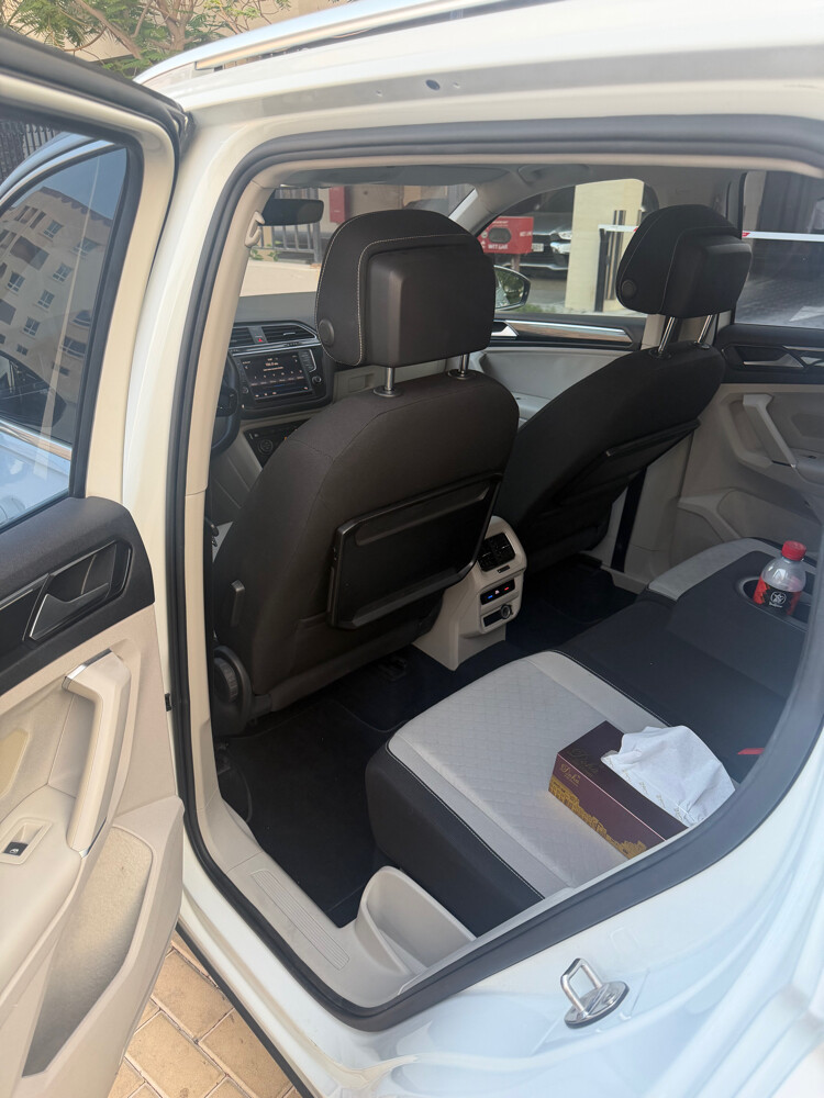 2L Volkswagen Tiguan 2017 - - 9