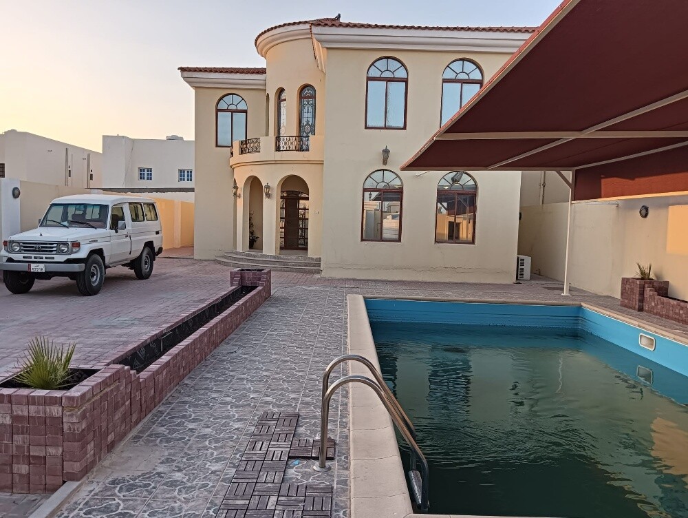 للايجار فيلا بالخور ٦٠٠متر - 2