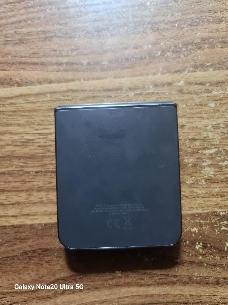 Samsung Galaxy Z Flip4 - 3
