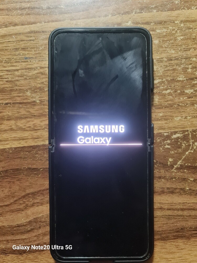 Samsung Galaxy Z Flip4 - 6