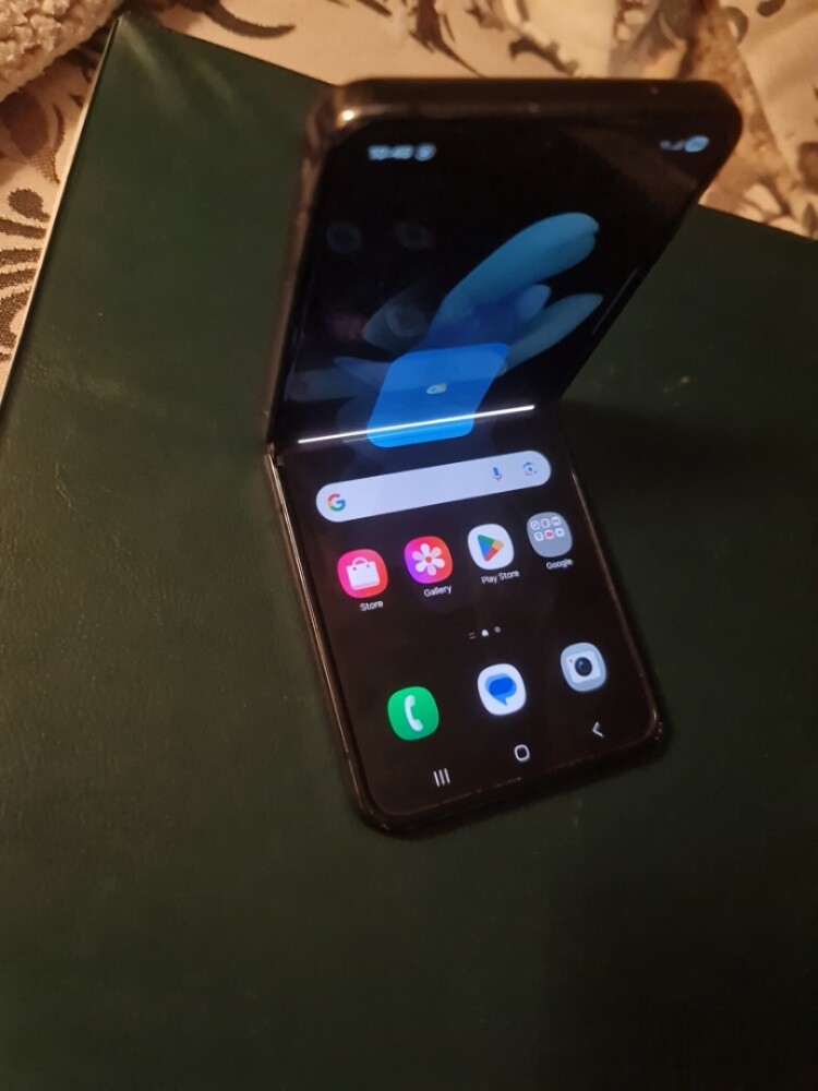 Samsung Galaxy Z Flip4 - 11