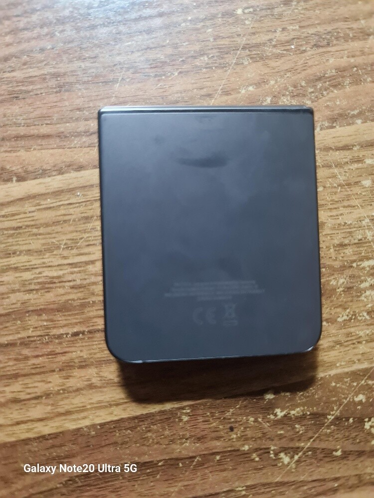Samsung Galaxy Z Flip4 - 9