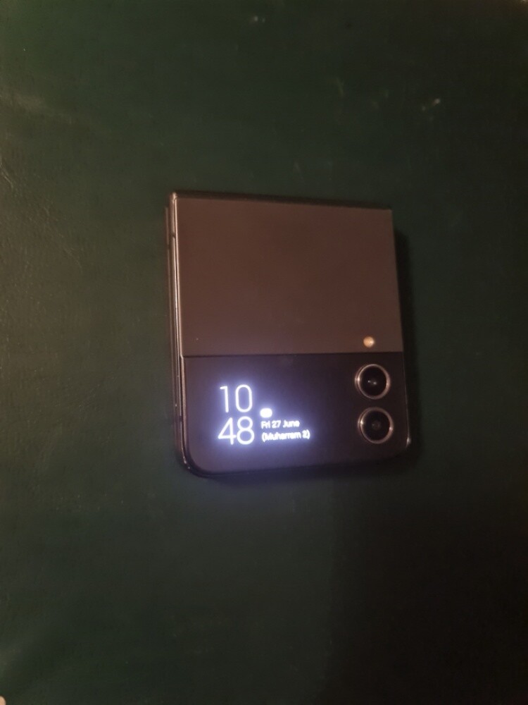 Samsung Galaxy Z Flip4 - 12