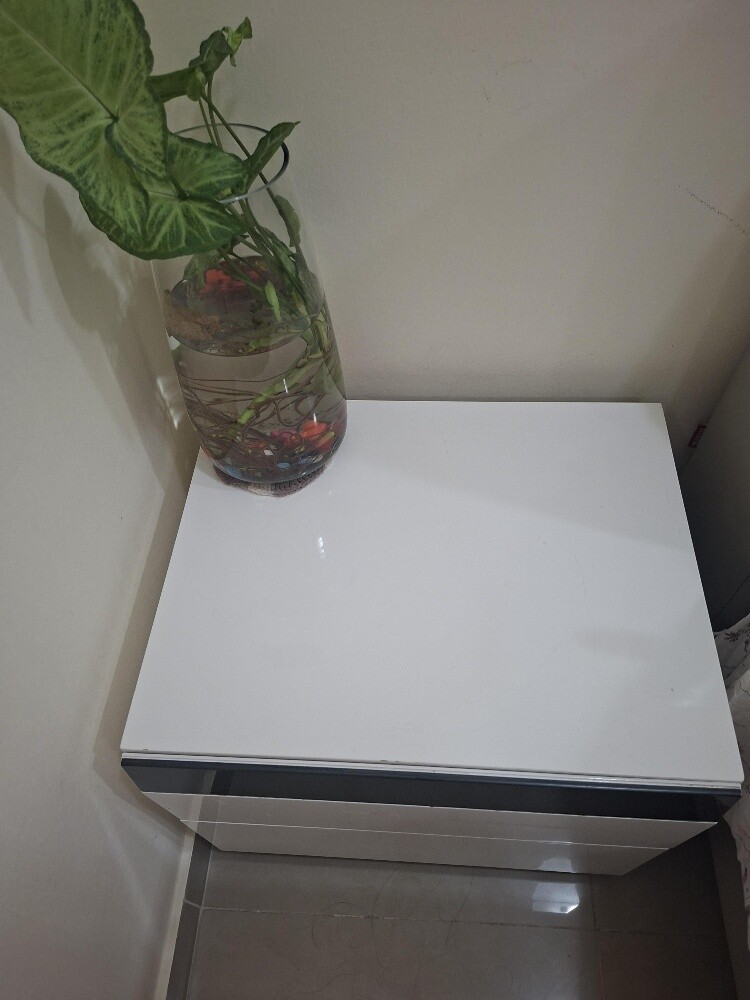 MALM study table and fish Tank - 9
