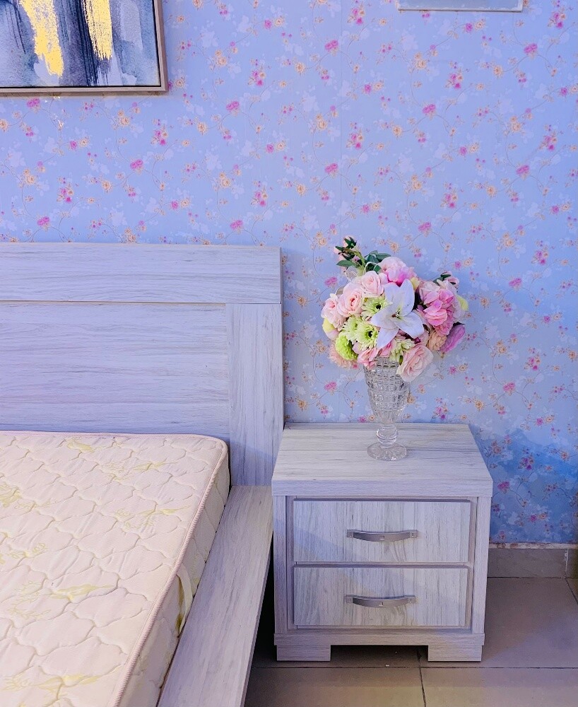 HOME CENTER KING WITH MATTRESS. - 7