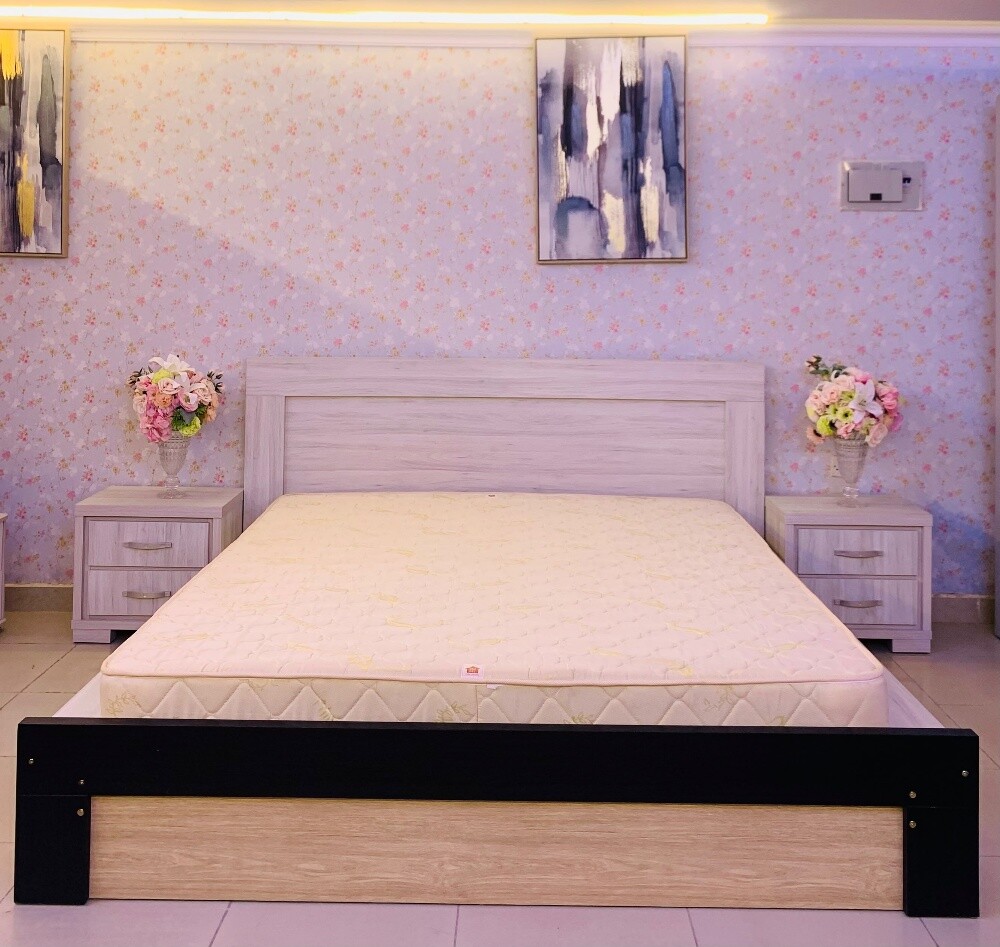 HOME CENTER KING WITH MATTRESS. - 6