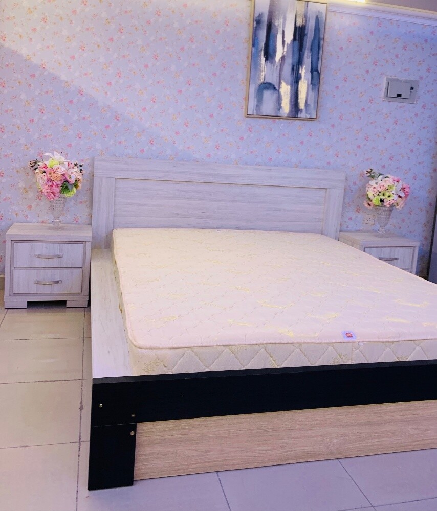 HOME CENTER KING WITH MATTRESS. - 5