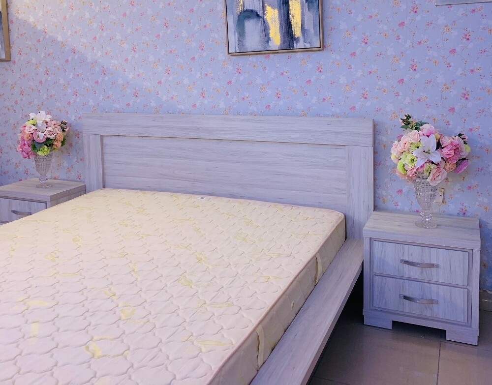 HOME CENTER KING WITH MATTRESS. - 3