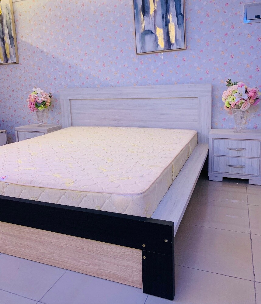 HOME CENTER KING WITH MATTRESS. - 4