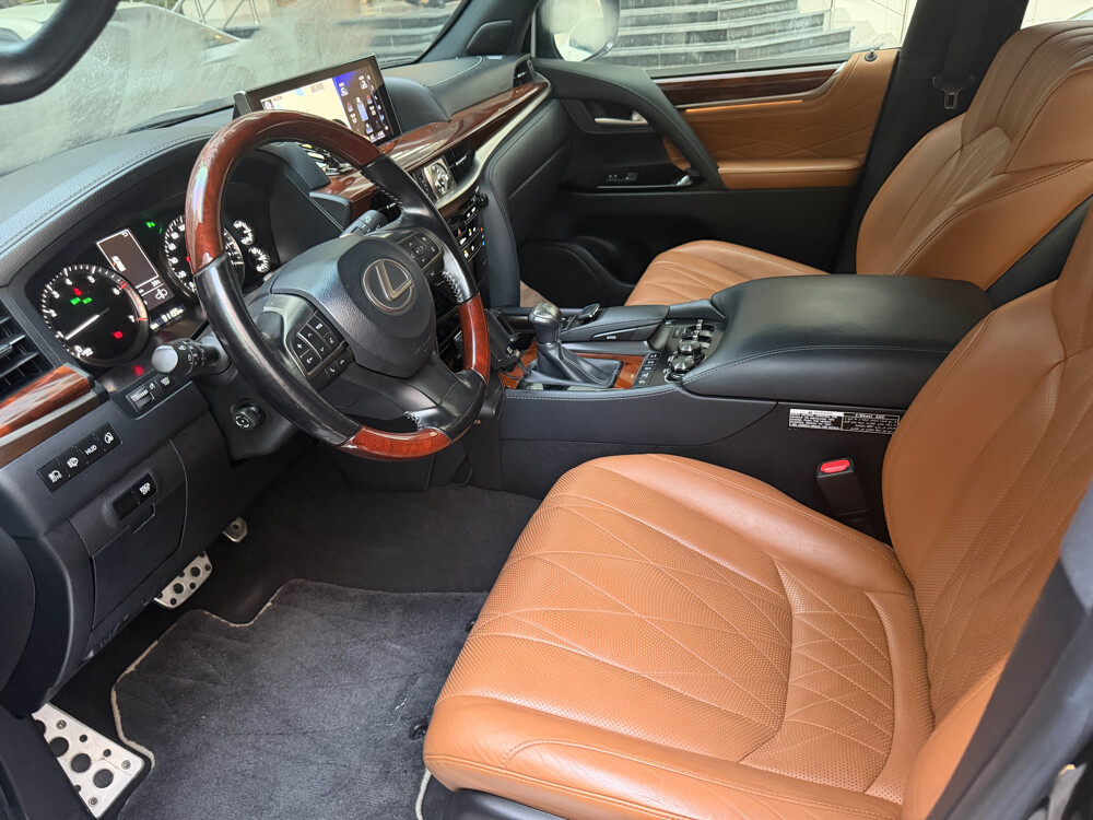 LEXUS BLACK EDITION 2021 - 16