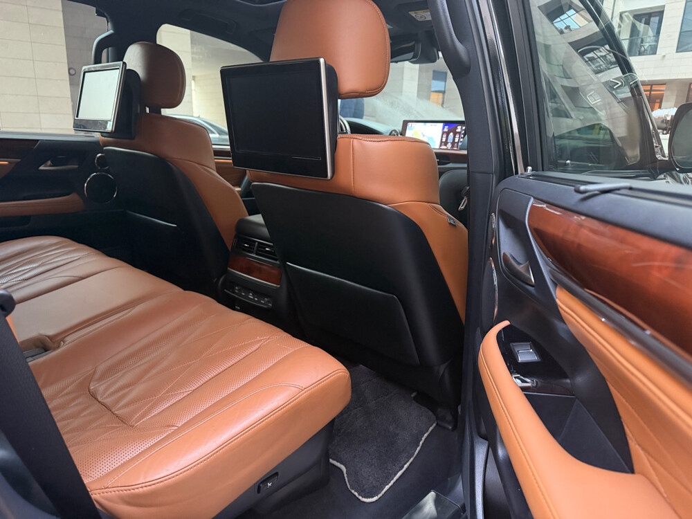 LEXUS BLACK EDITION 2021 - 15