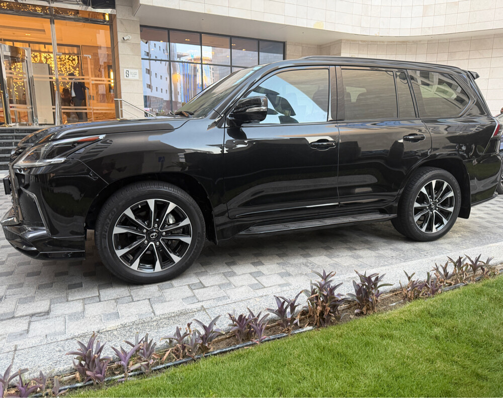 LEXUS BLACK EDITION 2021 - 17
