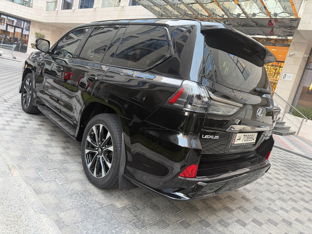 LEXUS BLACK EDITION 2021 - 7