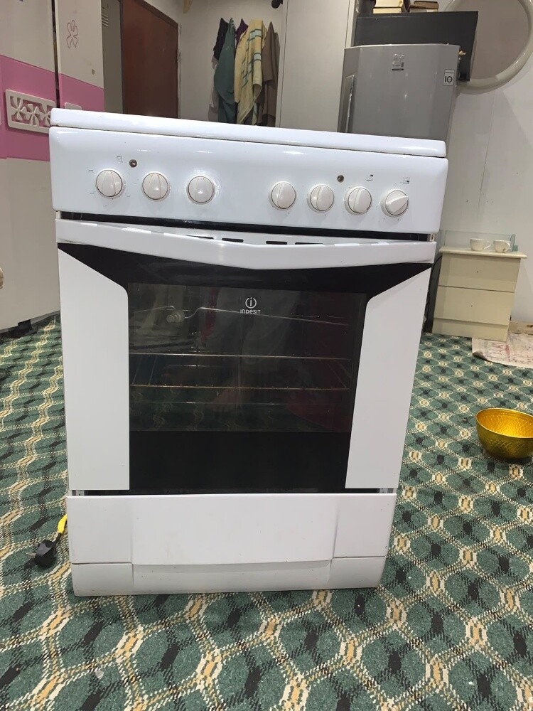 Indesit free standing cooker - 1