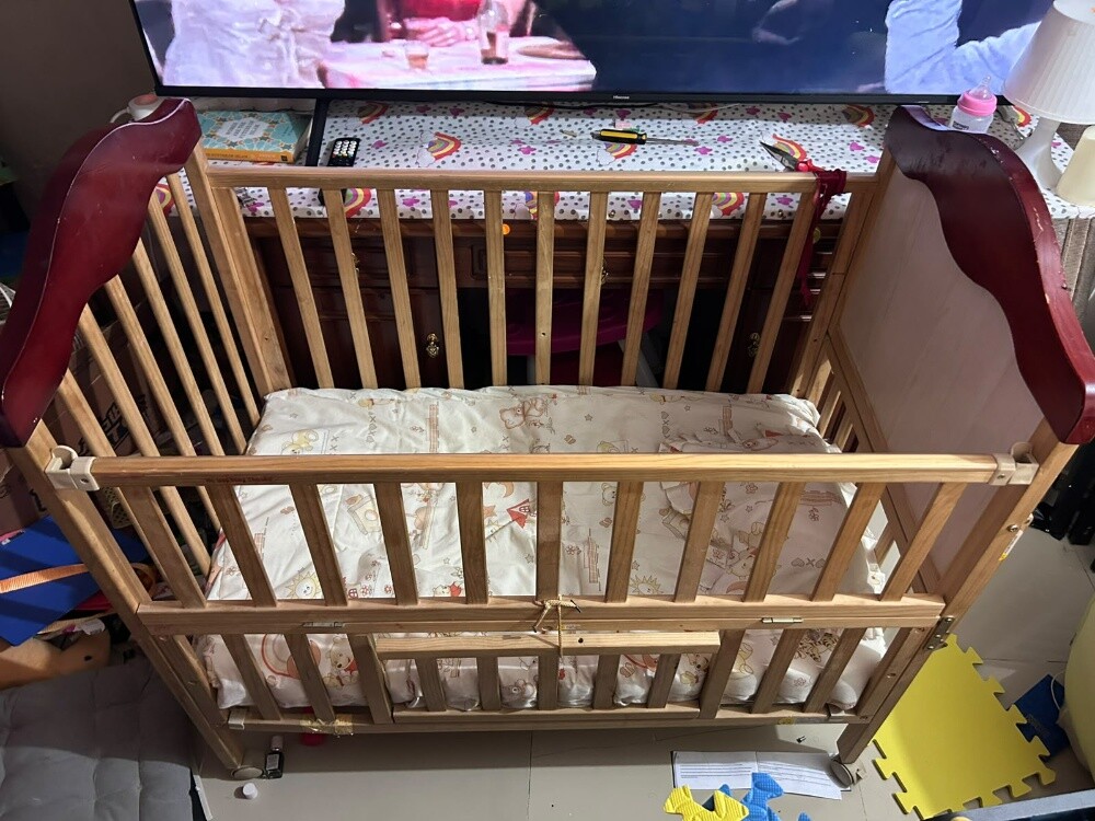 baby crib + mattress + bumper etc.. - 1