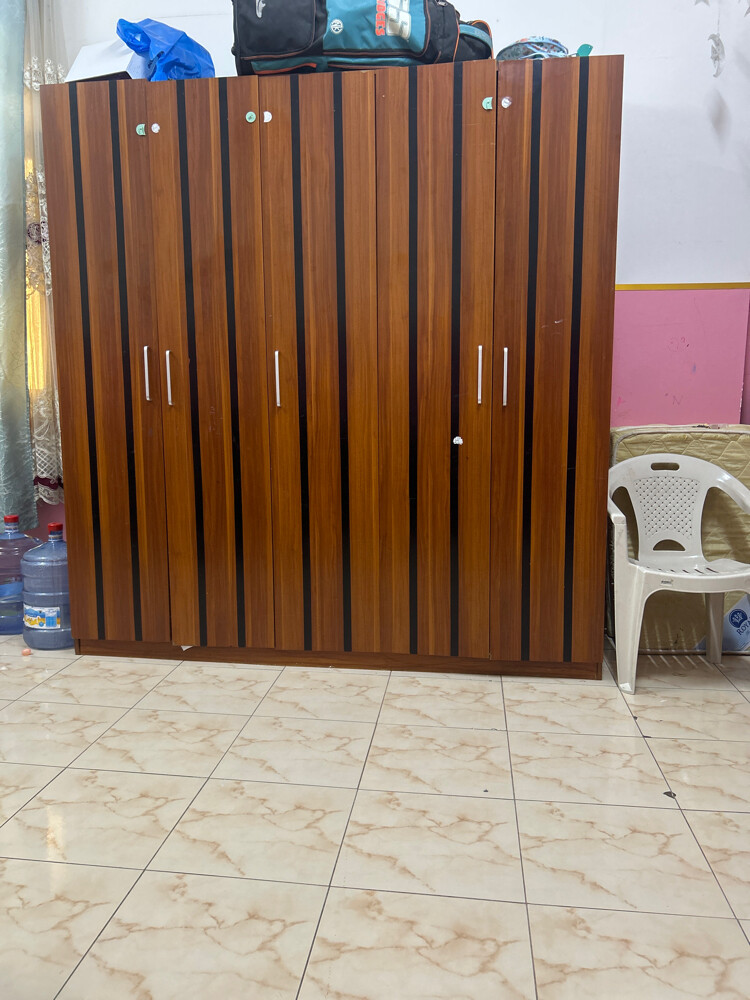 4 door wardrobe (Furniture) - 1