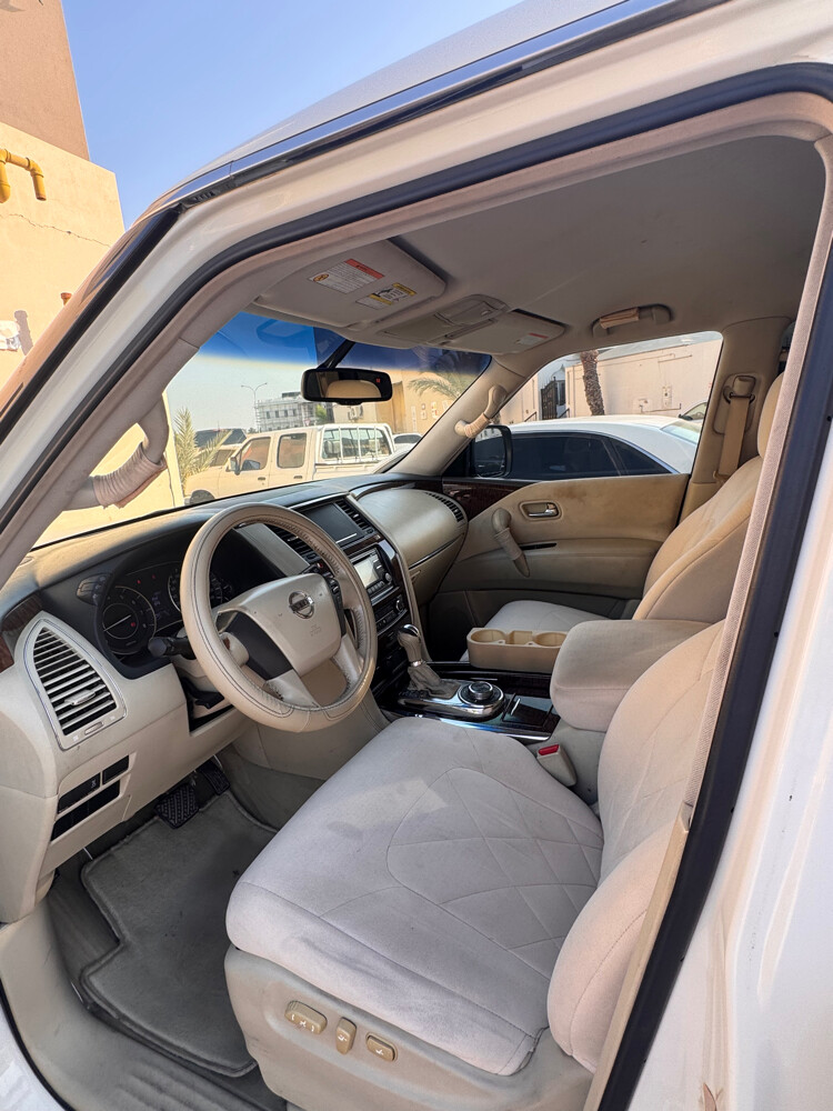 Model 2013 Nissan patrol 320cc - 3