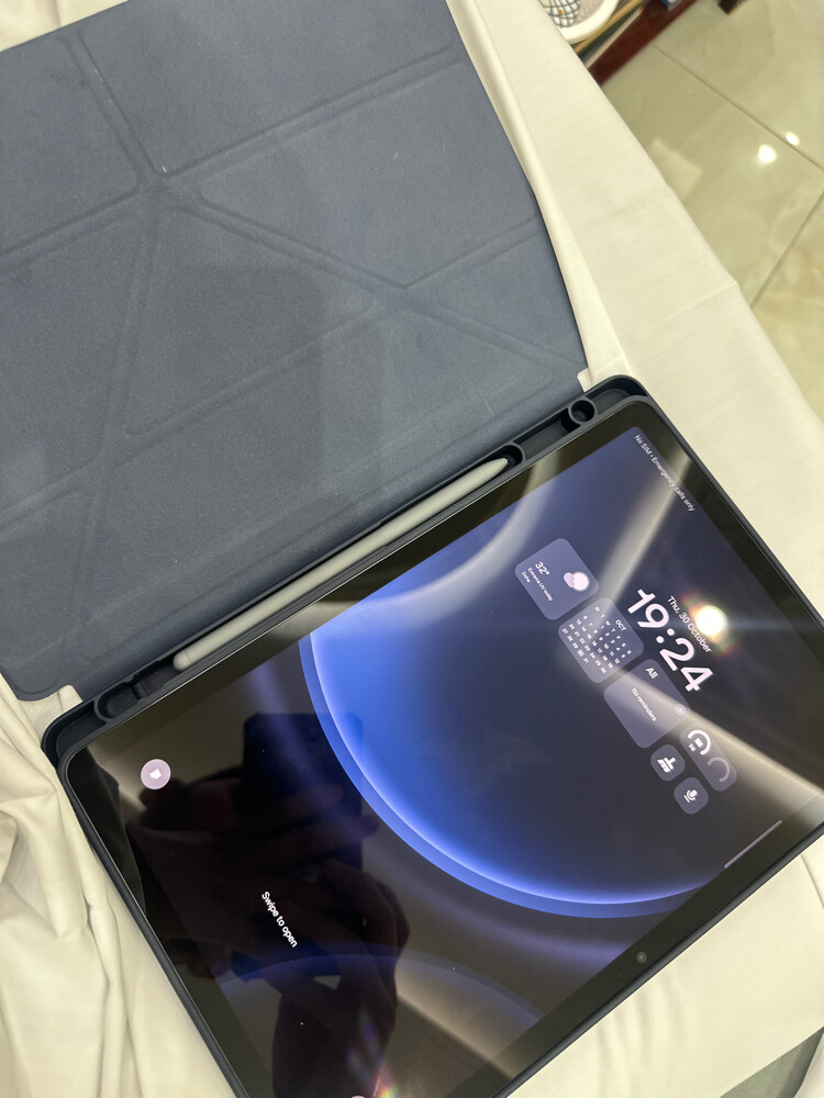 tab s9 fe 5G like new 1400  - 1
