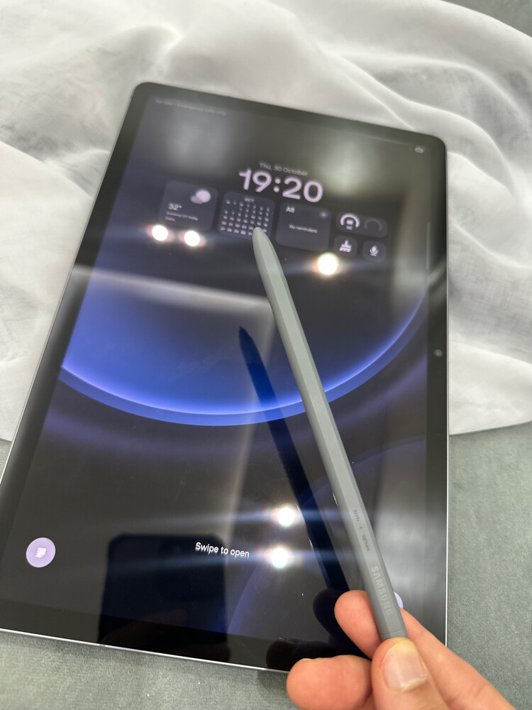 tab s9 fe 5G like new 1400  - 8