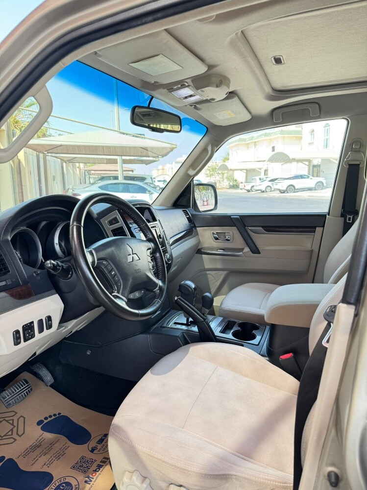 Mitsubishi Pajero 2016 GLS 3.5L - 5