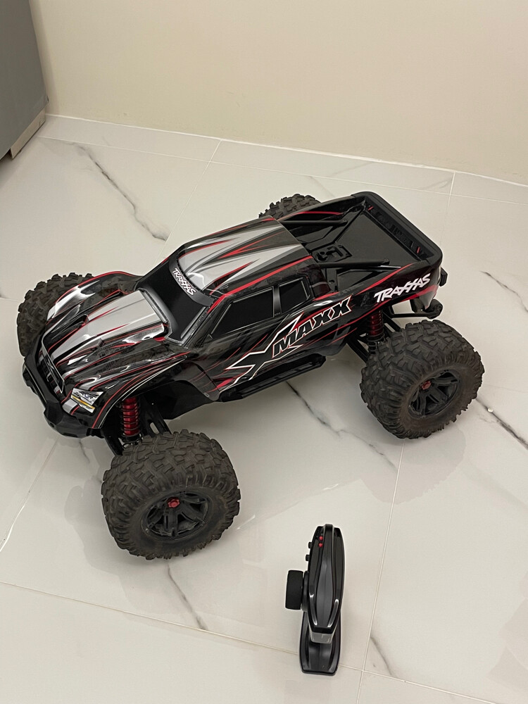 Traxxas X-Maxx 8S 4x4 RC Monster Tr - 1