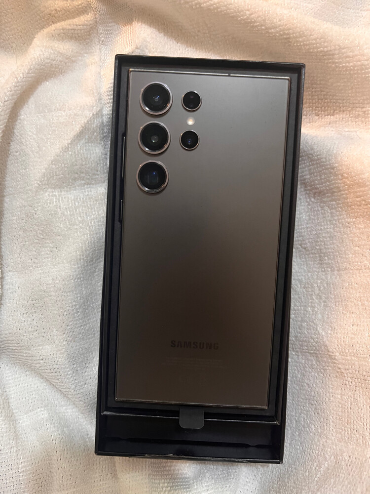 سامسونج 24 الترا بحالة جديدة - 2