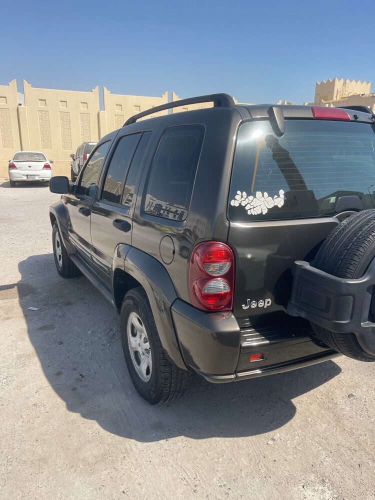 Jeep Cherokee 2005 - 10