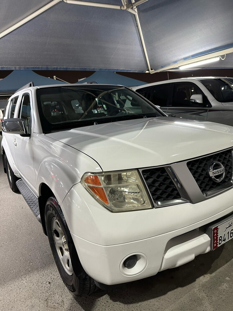 Nissan Pathfinder 2007 very clean  - 3