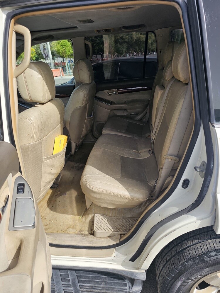 • 2009 Toyota Prado. - 5