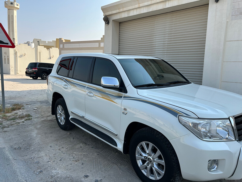 Land Cruiser2011 Model Family Used Good Condition car for sale  - 6