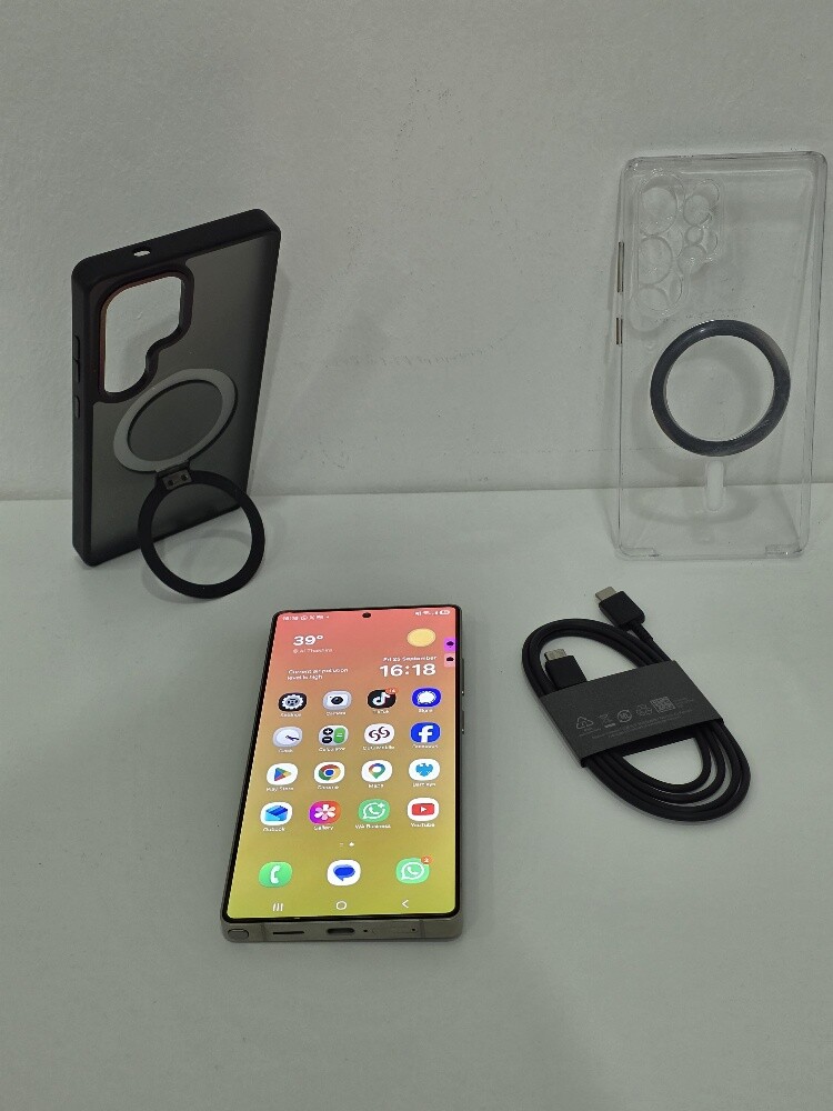 S25 Ultra with cases and cable - 3