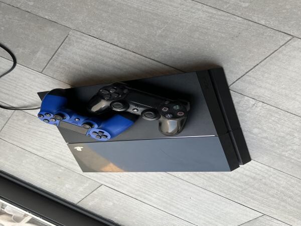 PS4 (1 TB) + 2 controllers & games - 4