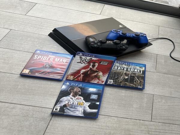 PS4 (1 TB) + 2 controllers & games - 2