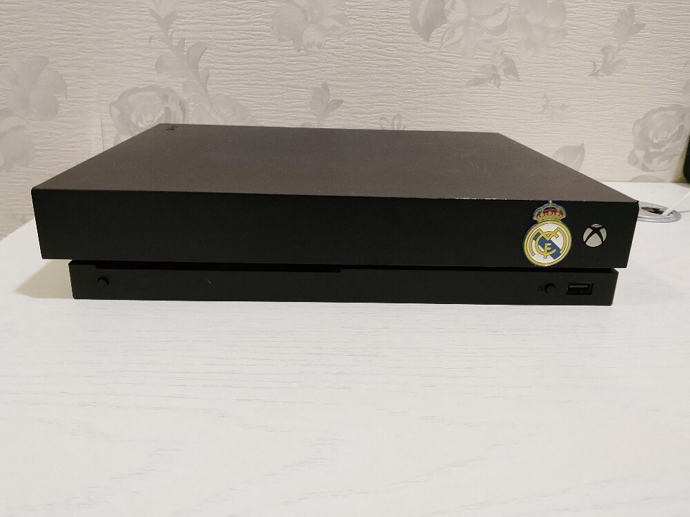 Xbox one x 1TB - 3