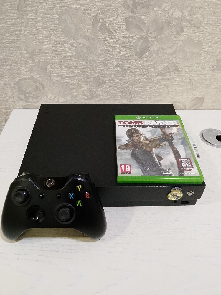 Xbox one x 1TB - 2