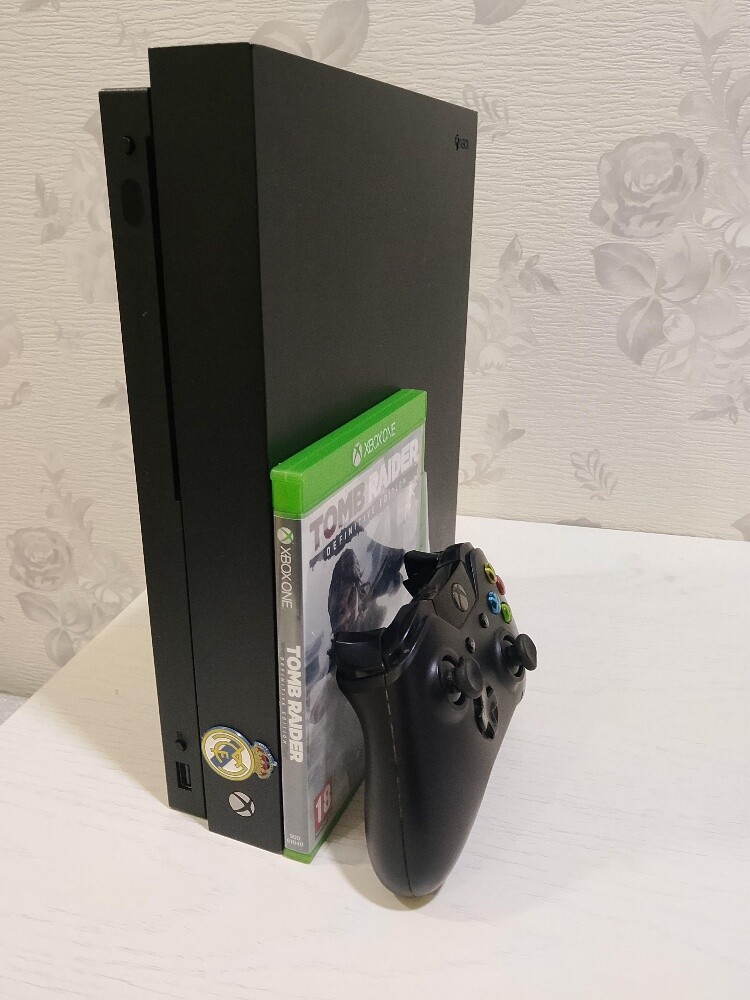 Xbox one x 1TB - 4