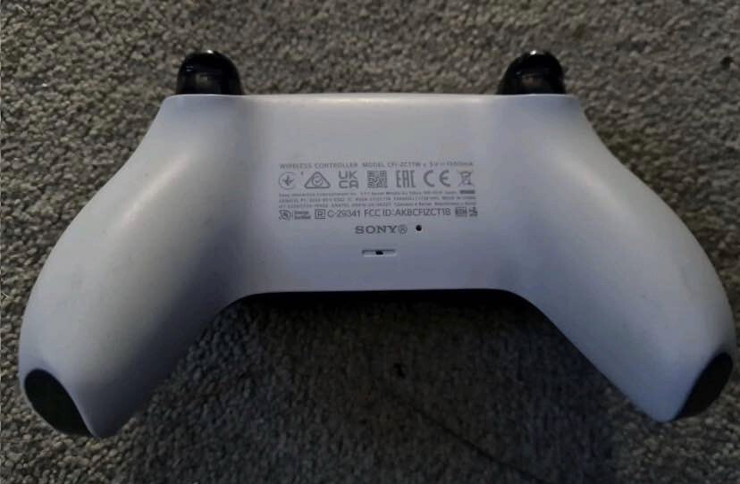 PS5 controller like nee - 2