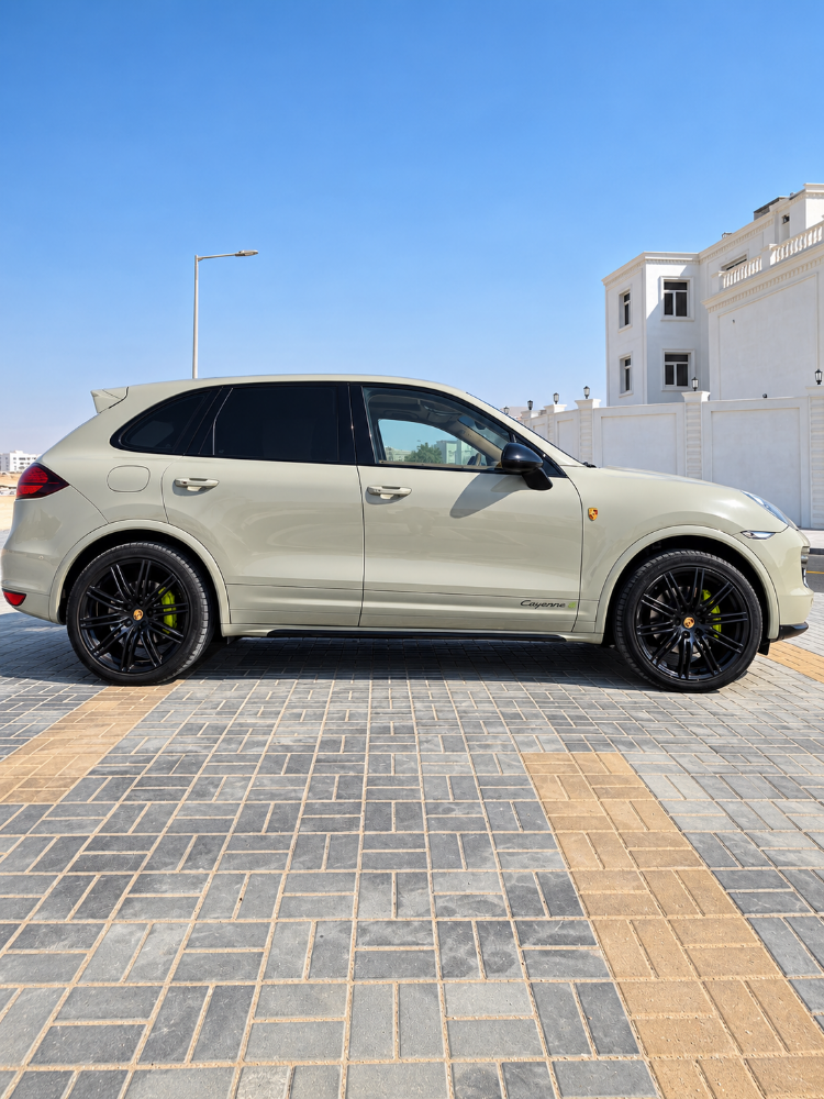 2011 Porsche Cayenne S - 3