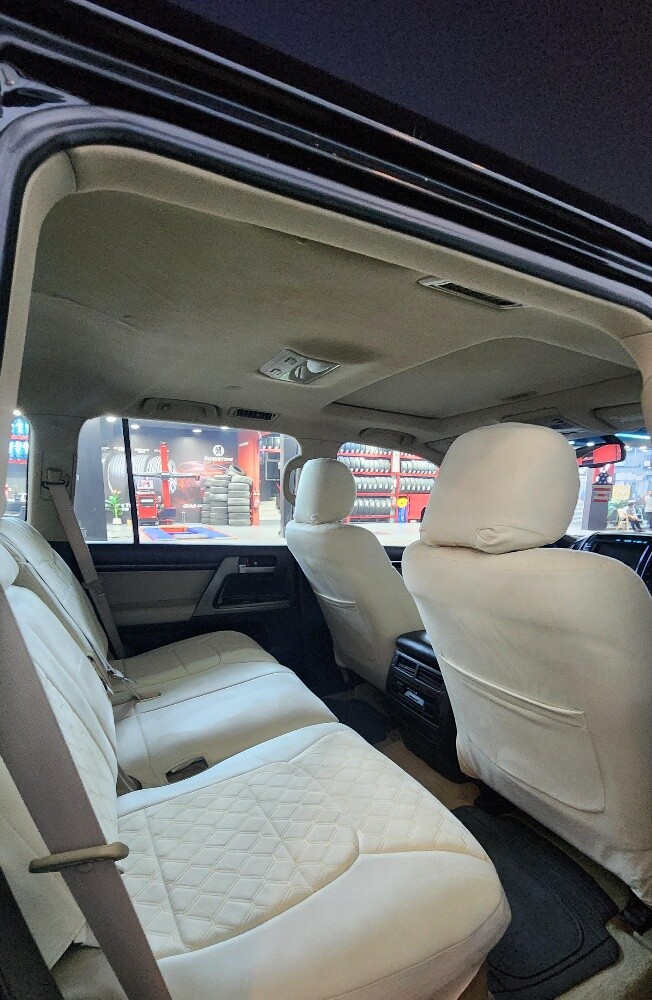 LAND CRUISER VXR 2009 MODEL - 10