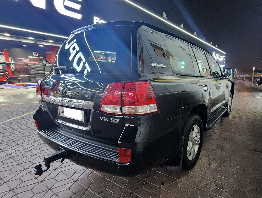 LAND CRUISER VXR 2009 MODEL - 9