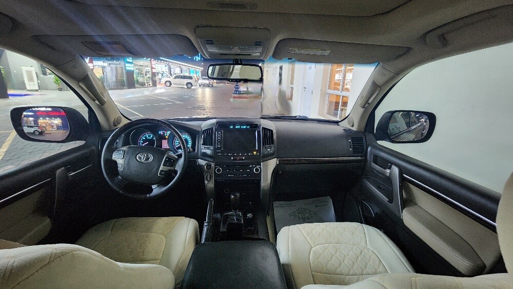 LAND CRUISER VXR 2009 MODEL - 11