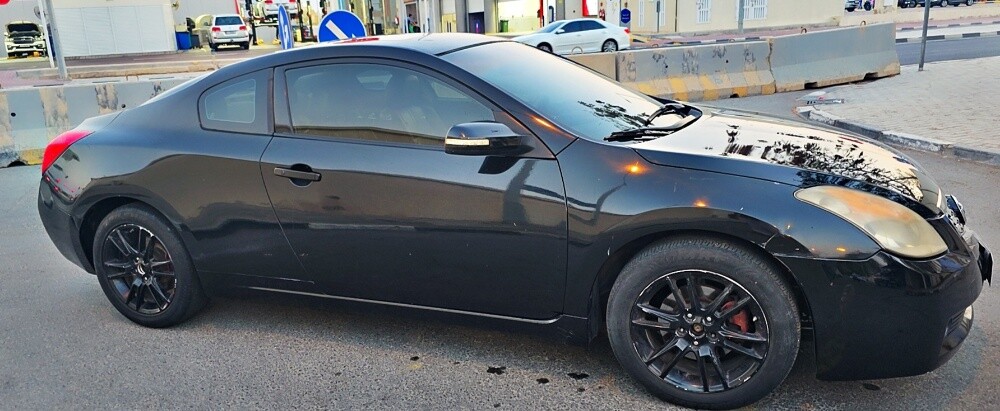 Nissan Altima 3.5 SE V6 Single Door - 4