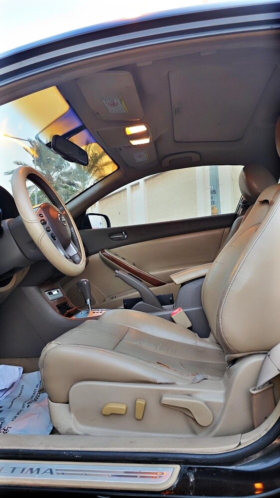 Nissan Altima 3.5 SE V6 Single Door - 17