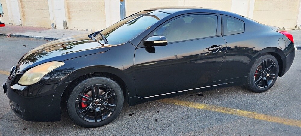 Nissan Altima 3.5 SE V6 Single Door - 3