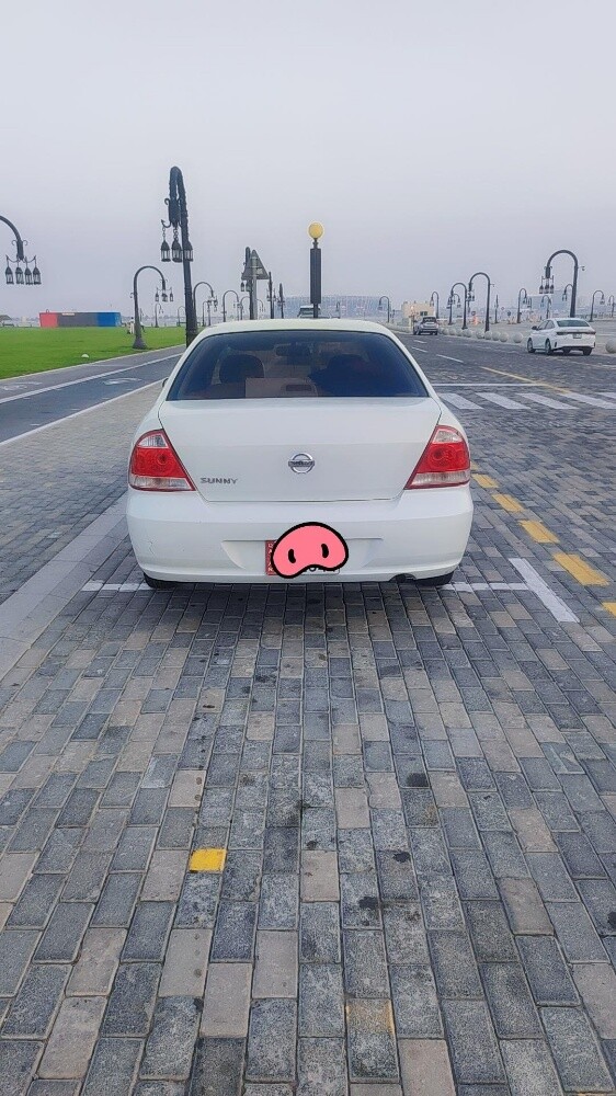 Nissan sunny - 2