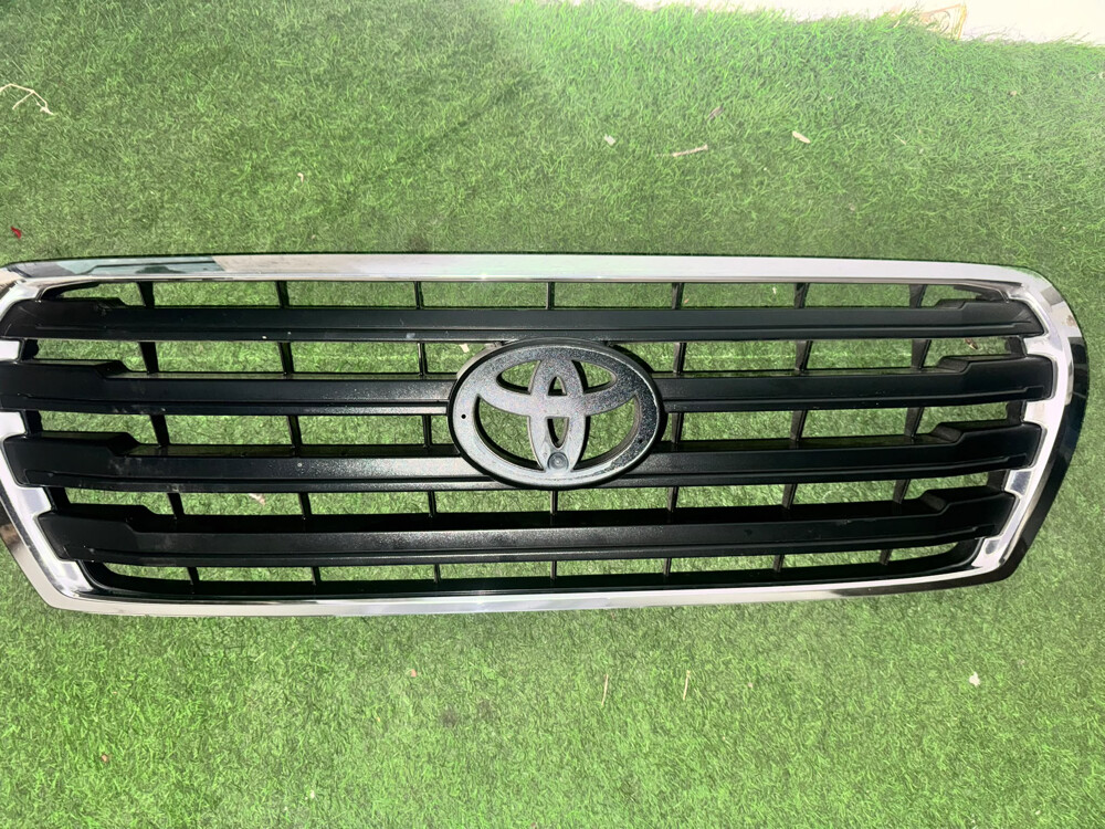 Toyota land cruiser 2012 GXR front  - 3