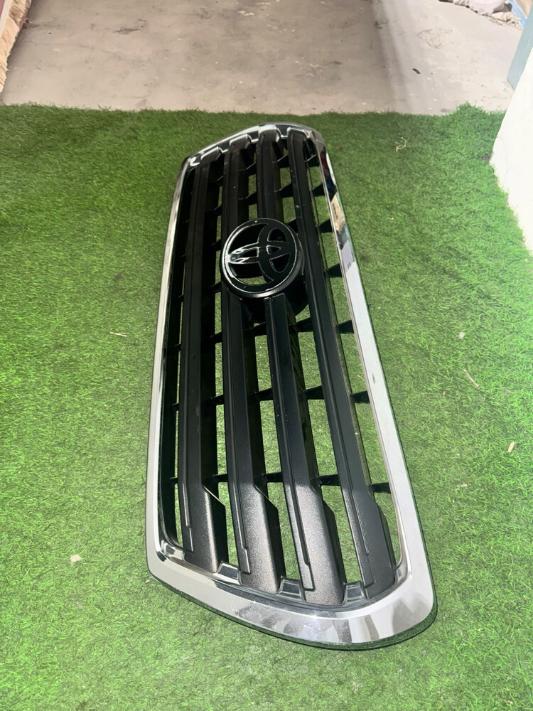 Toyota land cruiser 2012 GXR front  - 4